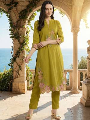 Women Floral Embroidered Thread Work Cotton Kurta with Trousers 2