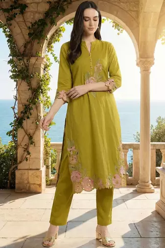 Women Floral Embroidered Thread Work Cotton Kurta with Trousers