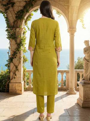 Women Floral Embroidered Thread Work Cotton Kurta with Trousers 3