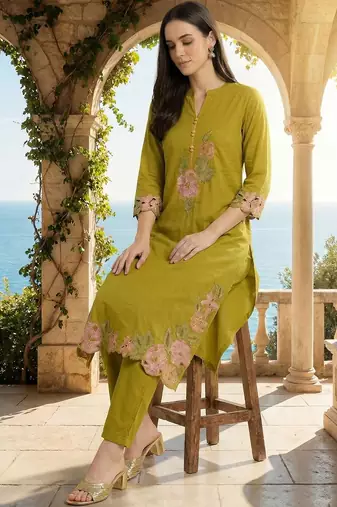 Women Floral Embroidered Thread Work Cotton Kurta with Trousers