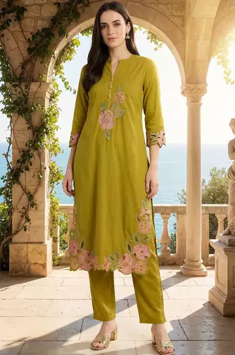 Women Floral Embroidered Thread Work Cotton Kurta with Trousers