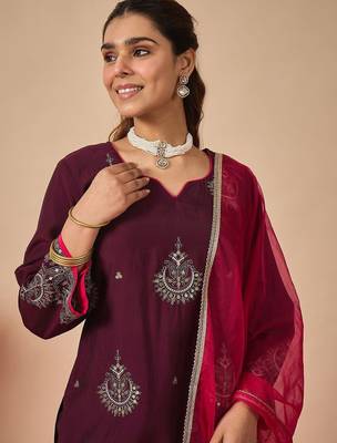 Women Ethnic Motifs Embroidered Thread Work Liva Kurta with Trousers & With Dupatta 3