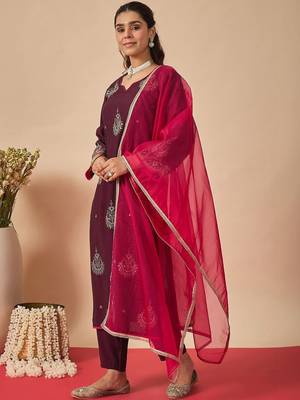 Women Ethnic Motifs Embroidered Thread Work Liva Kurta with Trousers & With Dupatta 5