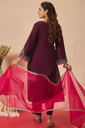 Women Ethnic Motifs Embroidered Thread Work Liva Kurta with Trousers & With Dupatta