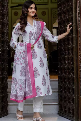 Women Floral Printed Cotton Kurta with Trousers & With Dupatta