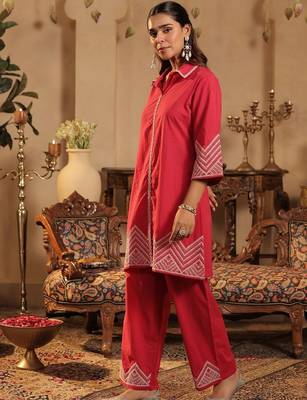 Women Geometric Embroidered Cotton Kurta with Palazzos 3