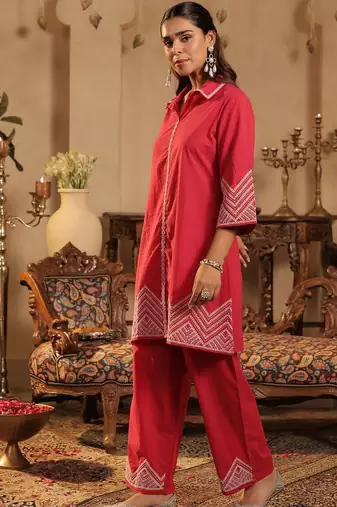 Women Geometric Embroidered Cotton Kurta with Palazzos