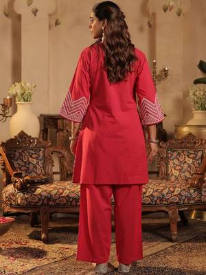 Women Geometric Embroidered Cotton Kurta with Palazzos 4
