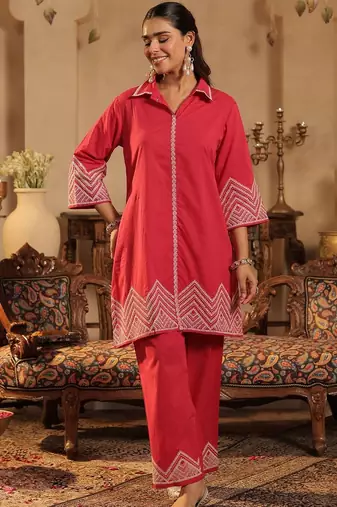 Women Geometric Embroidered Cotton Kurta with Palazzos