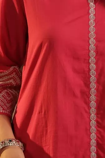 Women Geometric Embroidered Cotton Kurta with Palazzos