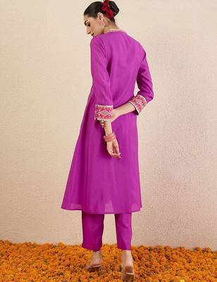 Women Solid Embroidered Kurta with Pyjama 5