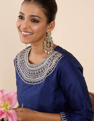 Women Ethnic Motifs Embroidered Panelled Thread Work Kurta with Trousers 2
