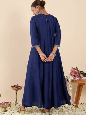 Women Ethnic Motifs Embroidered Panelled Thread Work Kurta with Trousers 5