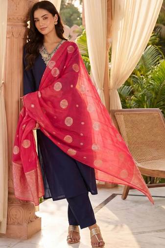 Women Ethnic Motifs Embroidered Thread Work Kurta with Trousers & With Dupatta