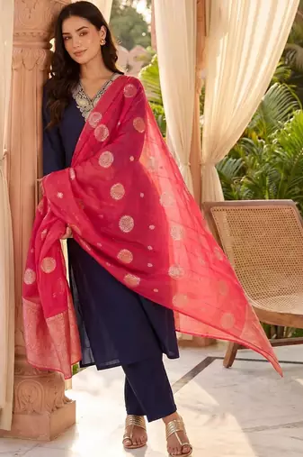 Women Ethnic Motifs Embroidered Thread Work Kurta with Trousers & With Dupatta