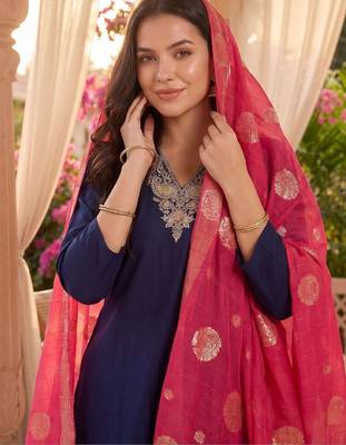 Women Ethnic Motifs Embroidered Thread Work Kurta with Trousers & With Dupatta 2