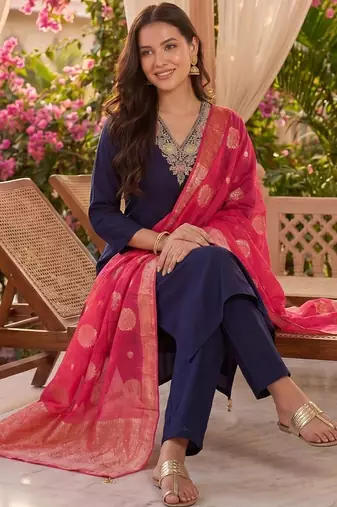 Women Ethnic Motifs Embroidered Thread Work Kurta with Trousers & With Dupatta