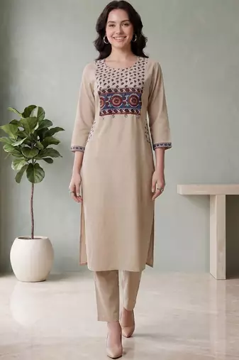 Women Ethnic Motifs Printed Cotton Kurta with Trousers