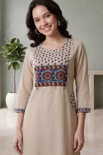 Women Ethnic Motifs Printed Cotton Kurta with Trousers