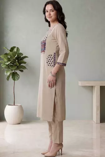 Women Ethnic Motifs Printed Cotton Kurta with Trousers
