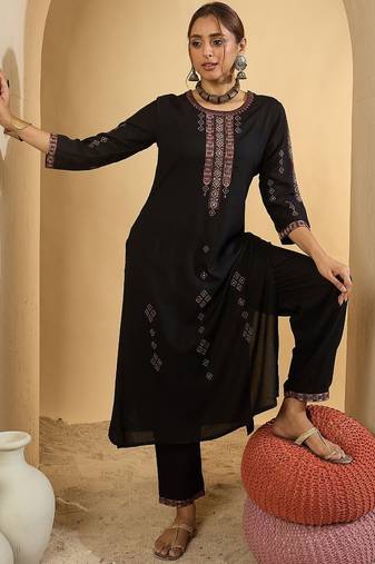 Women Ethnic Motifs Embroidered Thread Work Kurta with Trousers