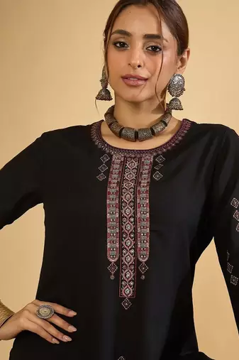 Women Ethnic Motifs Embroidered Thread Work Kurta with Trousers