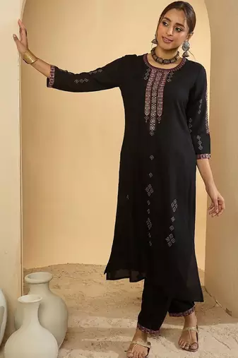 Women Ethnic Motifs Embroidered Thread Work Kurta with Trousers