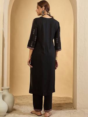 Women Ethnic Motifs Embroidered Thread Work Kurta with Trousers 5