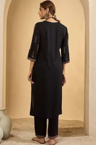Women Ethnic Motifs Embroidered Thread Work Kurta with Trousers