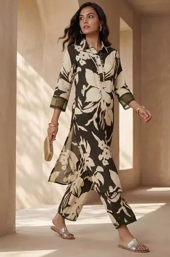 Women Floral Printed Kurta with Trousers