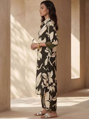 Women Floral Printed Kurta with Trousers 3