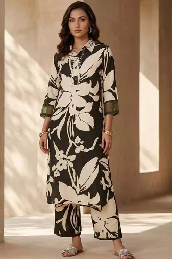 Women Floral Printed Kurta with Trousers
