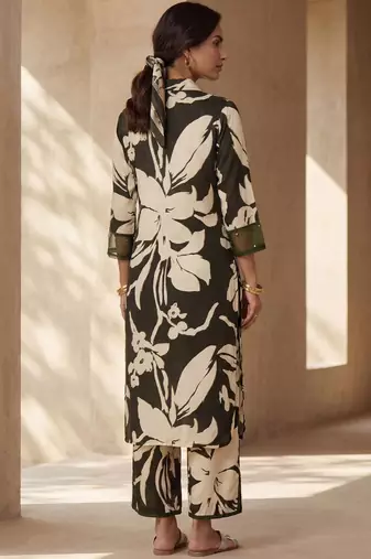 Women Floral Printed Kurta with Trousers