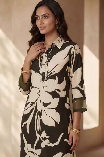 Women Floral Printed Kurta with Trousers
