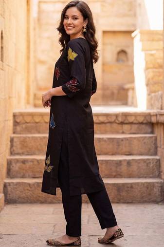 Women Ethnic Motifs Embroidered Thread Work Kurta with Trousers