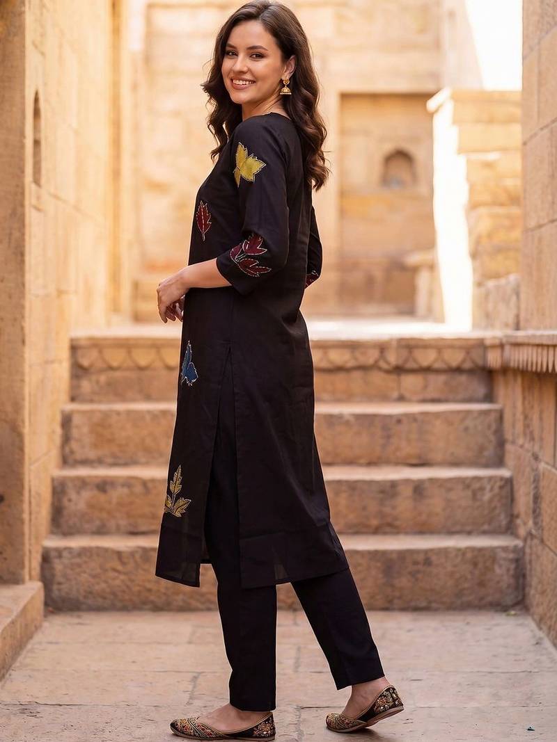 Women Ethnic Motifs Embroidered Thread Work Kurta with Trousers