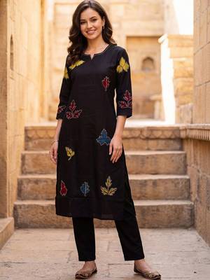 Women Ethnic Motifs Embroidered Thread Work Kurta with Trousers 1