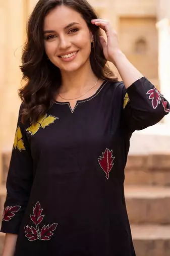 Women Ethnic Motifs Embroidered Thread Work Kurta with Trousers