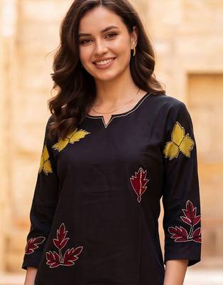 Women Ethnic Motifs Embroidered Thread Work Kurta with Trousers 4