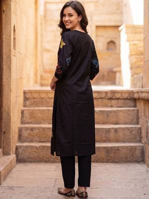 Women Ethnic Motifs Embroidered Thread Work Kurta with Trousers 5
