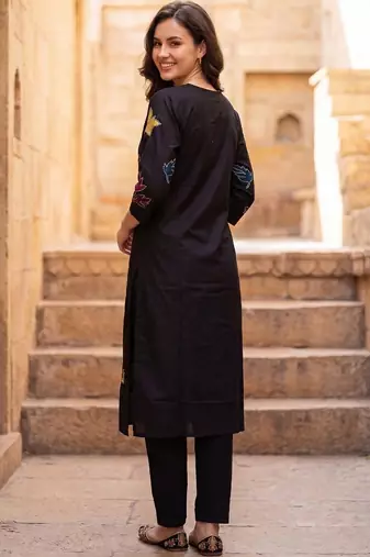Women Ethnic Motifs Embroidered Thread Work Kurta with Trousers