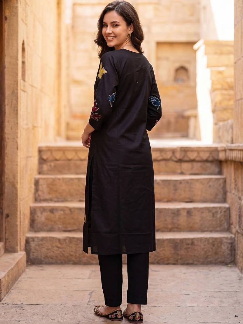 Women Ethnic Motifs Embroidered Thread Work Kurta with Trousers
