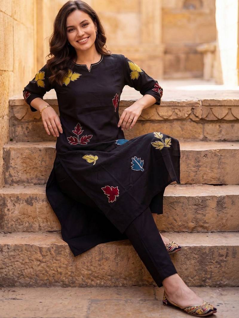 Women Ethnic Motifs Embroidered Thread Work Kurta with Trousers