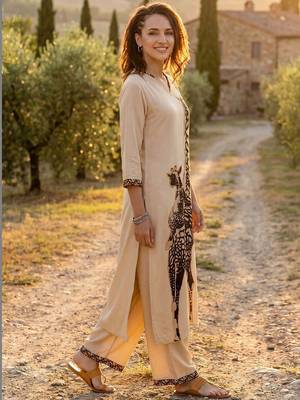 Women Animal Printed Kurta with Palazzos 4