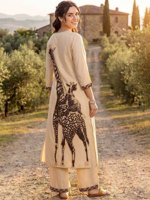 Women Animal Printed Kurta with Palazzos 6