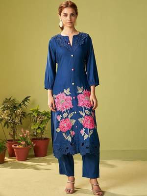 Women Floral Embroidered Thread Work Kurta with Trousers 3