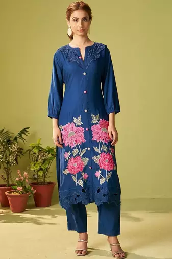 Women Floral Embroidered Thread Work Kurta with Trousers