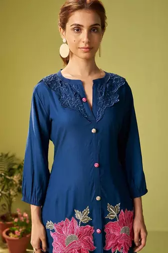 Women Floral Embroidered Thread Work Kurta with Trousers