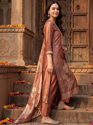 Women Kurta with Trousers & With Dupatta 3
