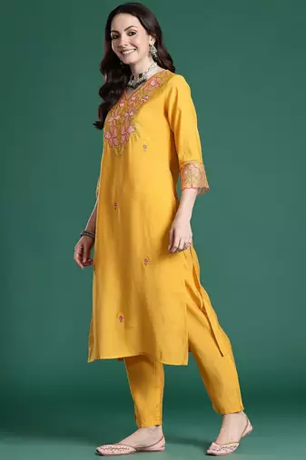 Floral Embroidered Thread Work Kurta with Trousers & With Dupatta